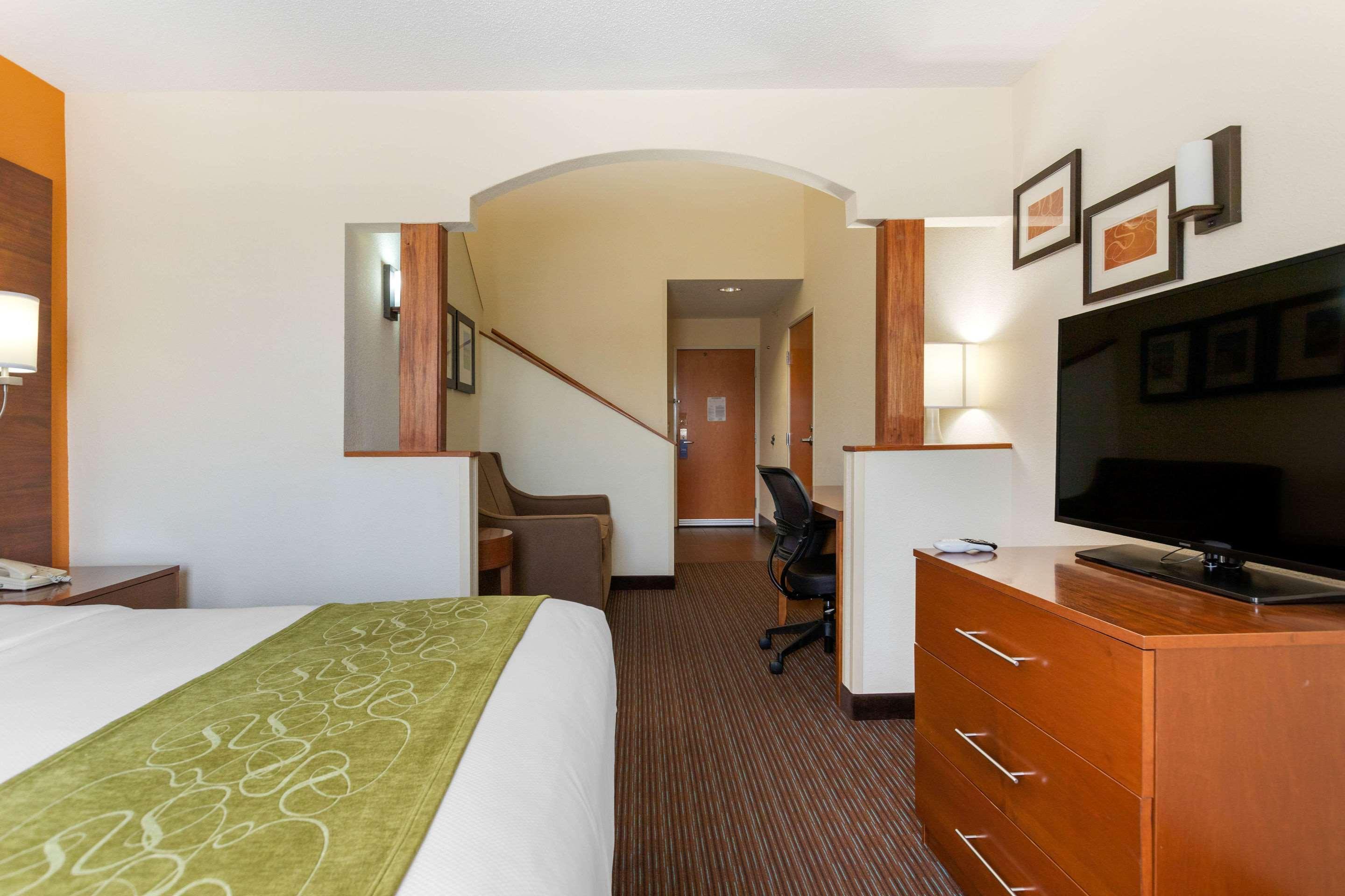 Comfort Suites Stevensville - St Joseph Exterior foto